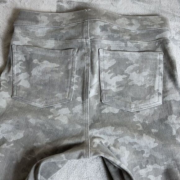 SPANX Camouflage Leggings medium - Picture 8 of 10